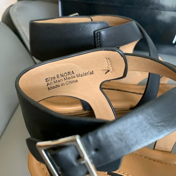 New Directions Black Nora Sandal - Picture 4 of 5